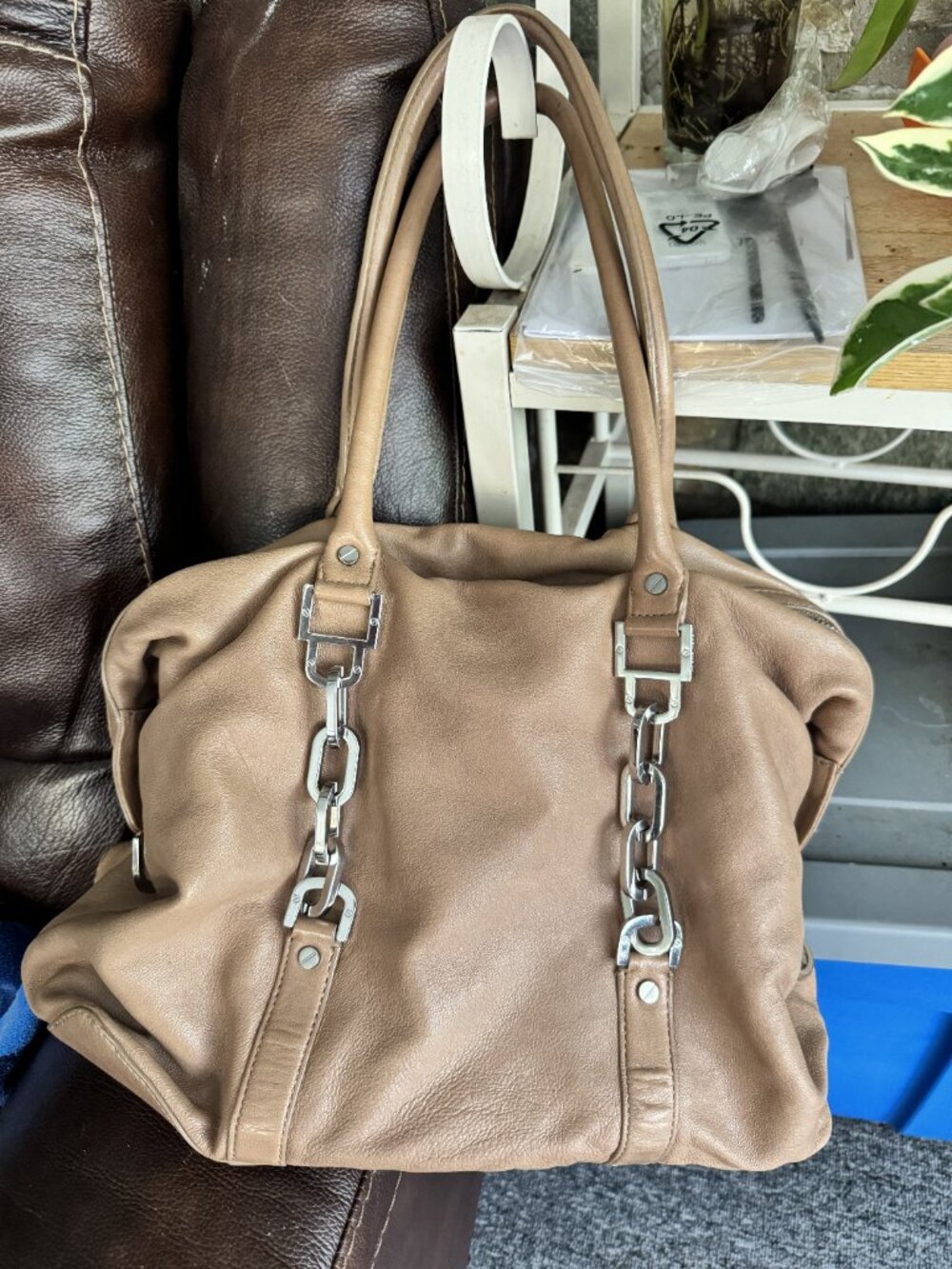 Tory Burch Tan Pebbled Leather Shoulder Bag with Silver Chain Detail